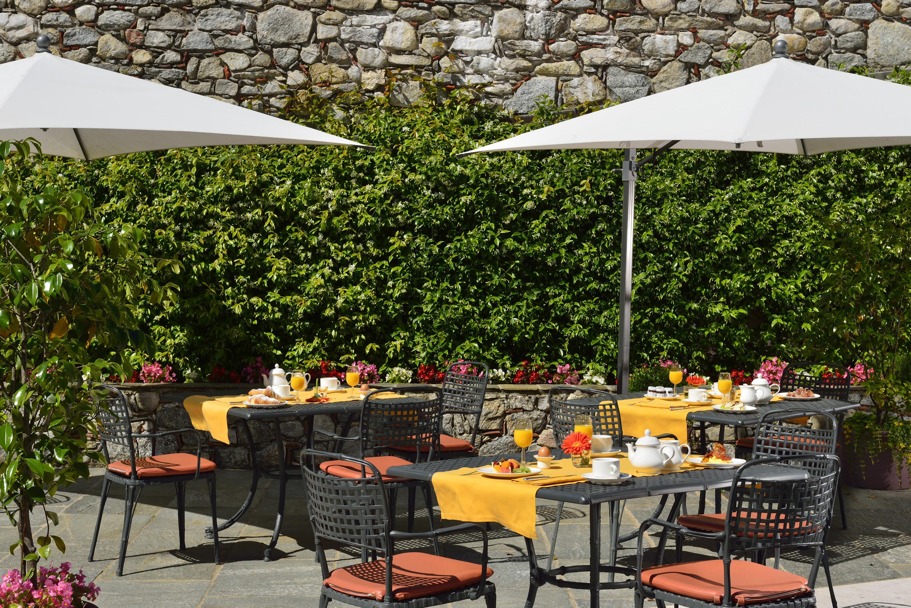 Castello Dal Pozzo Hotel Oleggio Castello Exterior foto