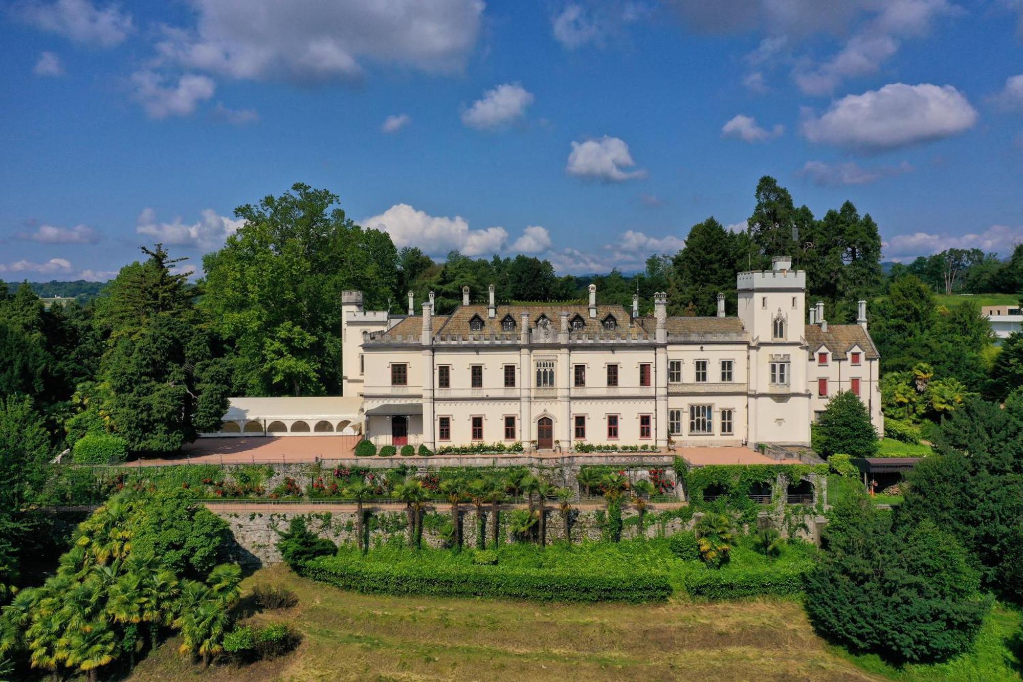 Castello Dal Pozzo Hotel Oleggio Castello Exterior foto