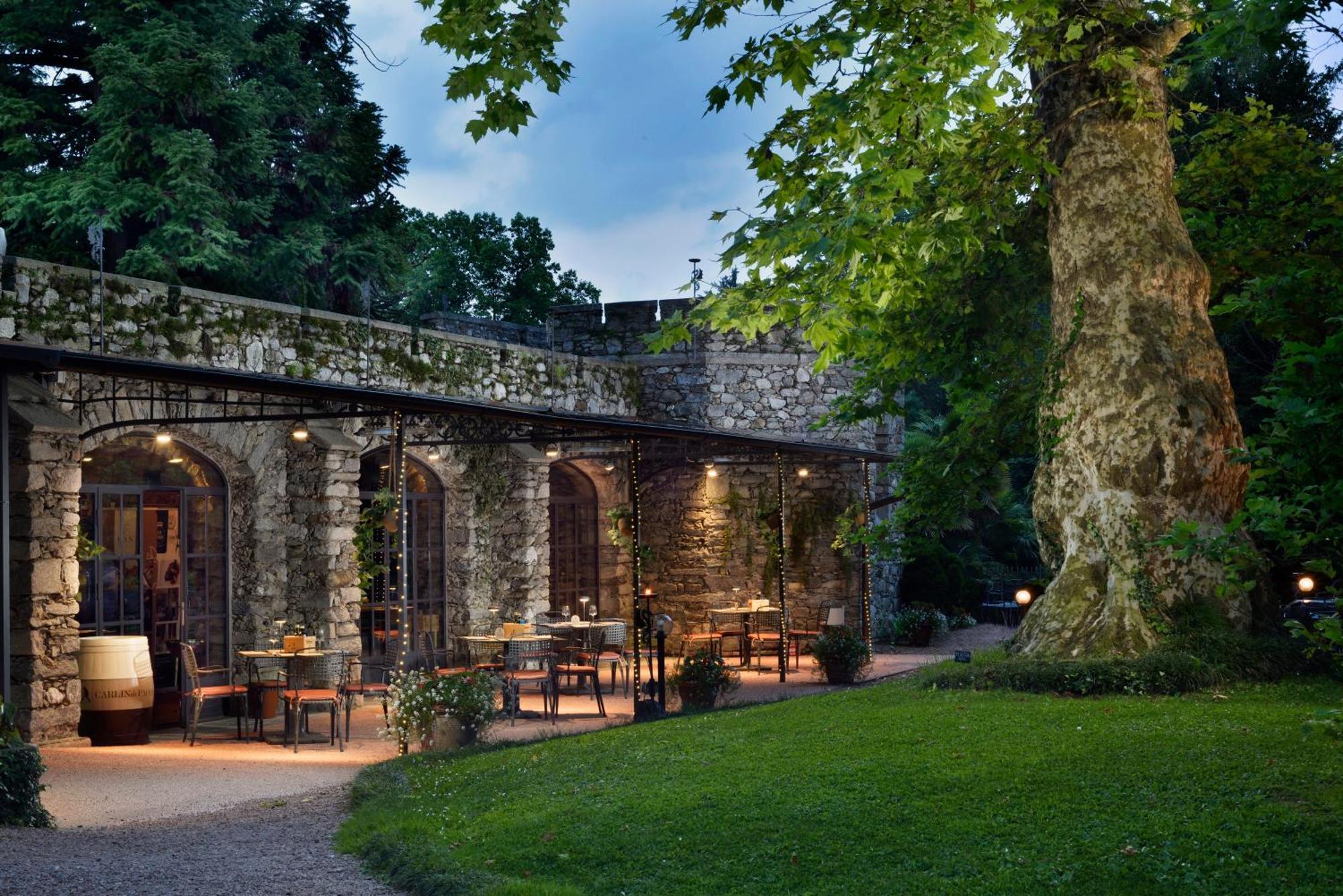Castello Dal Pozzo Hotel Oleggio Castello Exterior foto