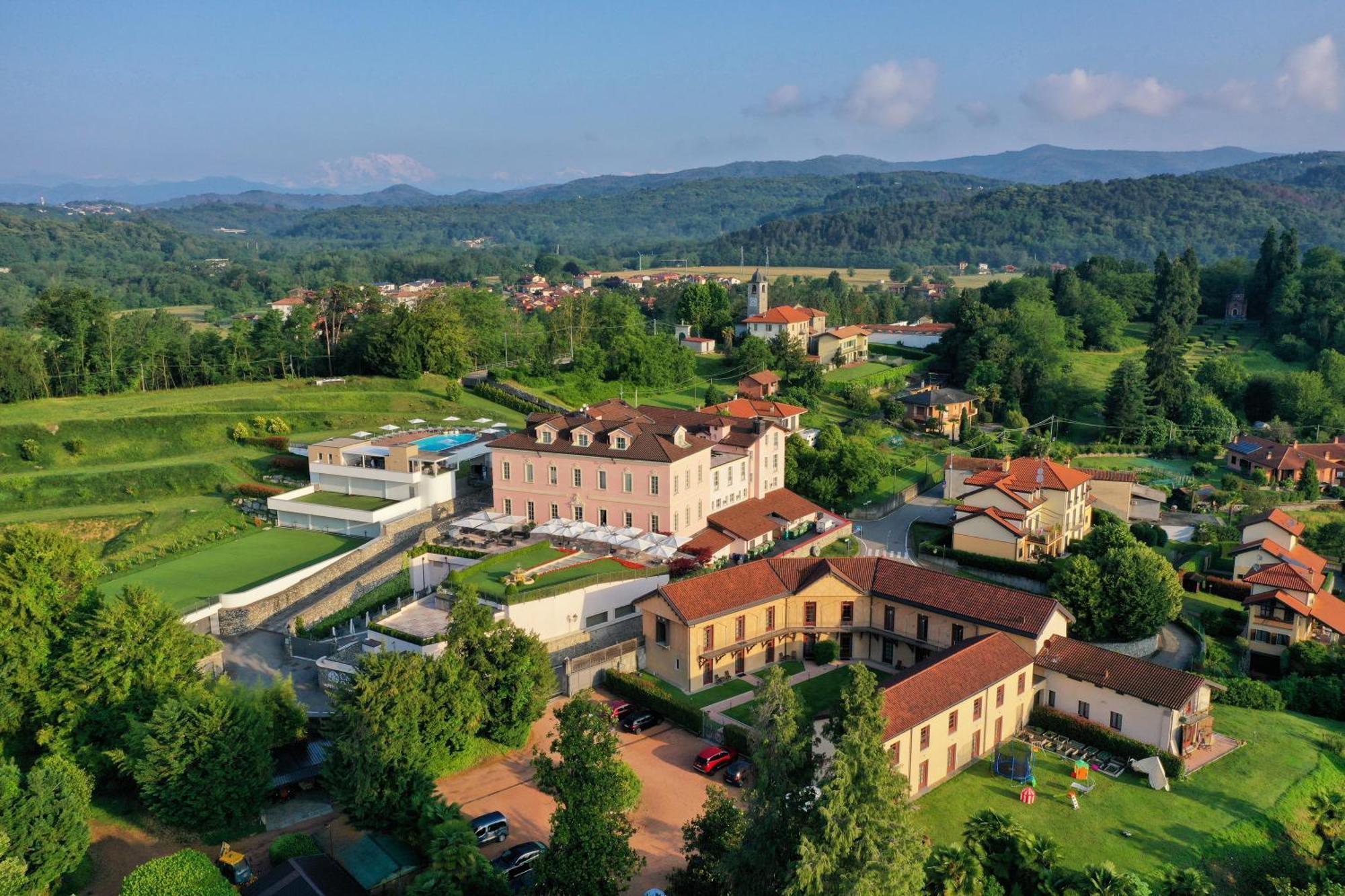 Castello Dal Pozzo Hotel Oleggio Castello Exterior foto