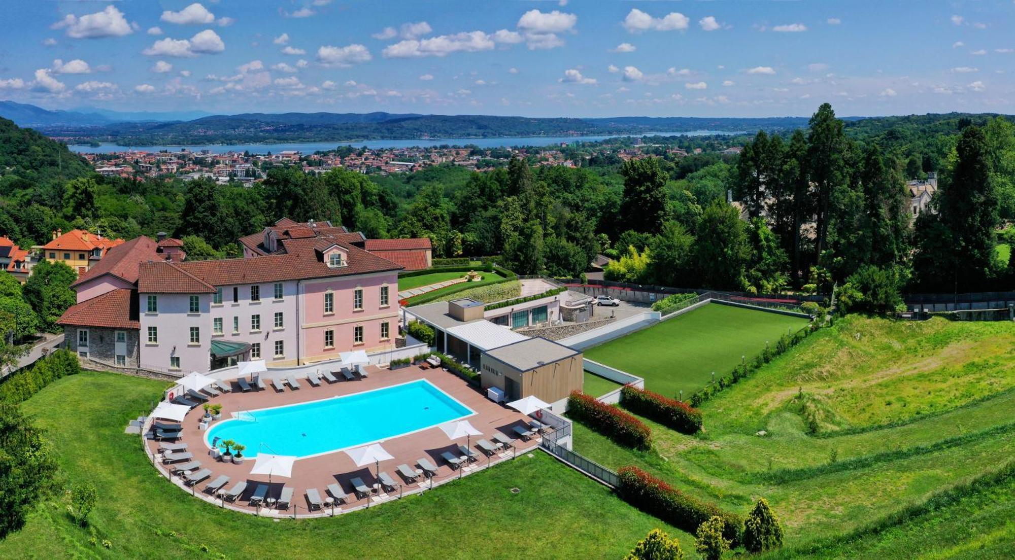 Castello Dal Pozzo Hotel Oleggio Castello Exterior foto