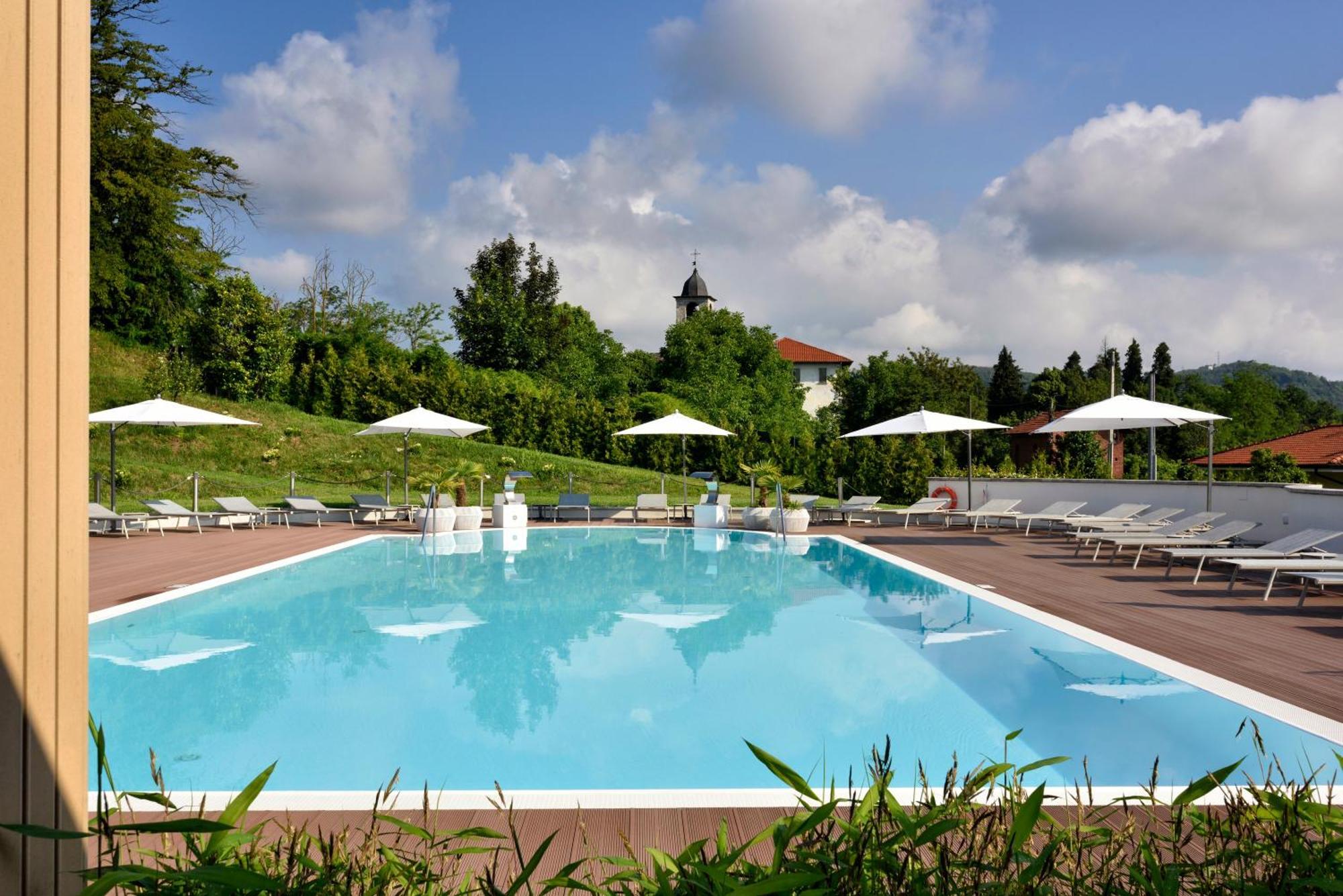 Castello Dal Pozzo Hotel Oleggio Castello Exterior foto