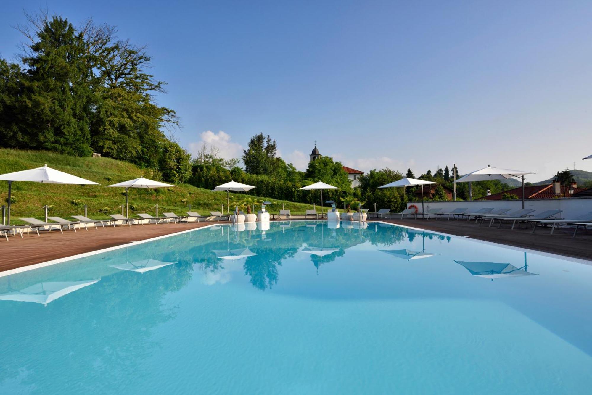 Castello Dal Pozzo Hotel Oleggio Castello Exterior foto